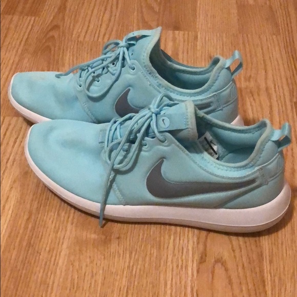 Tiffany Blue Nike Roshe Two Copa Woman’s Size 9.5 - Picture 2 of 3
